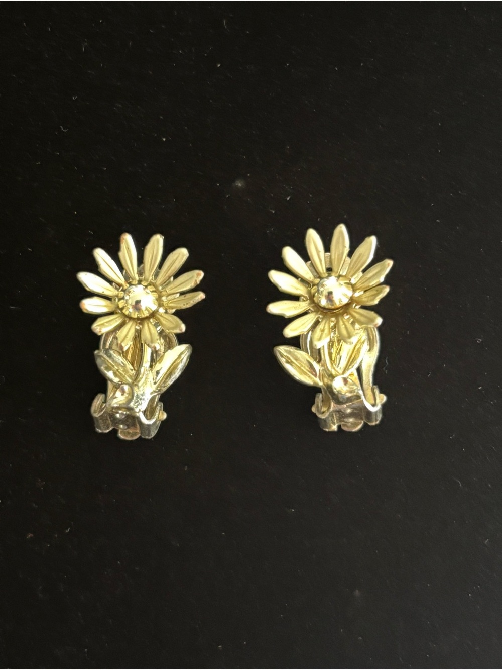 Vintage Gold-Tone Floral Daisy Clip-On Earrings